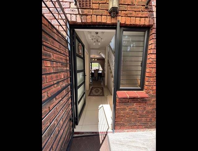 3 BEDROOM TOWNHOUSE FOR SALE IN ATHOLL HEIGHTS